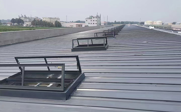 某中学室内体育馆陈仓排烟窗改造项目