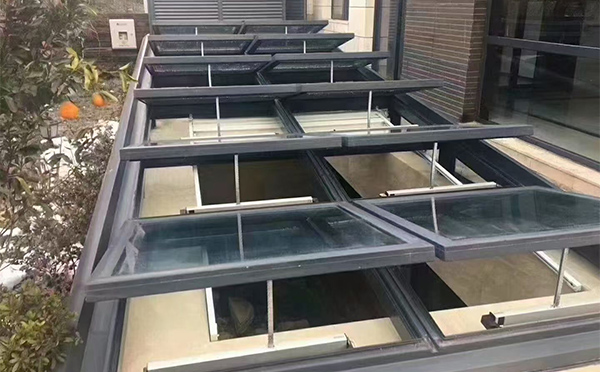 某轨道交通车辆维修车间陈仓排烟窗应用